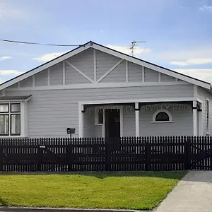 Te Waiharakeke Holiday home